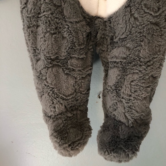 Babies R Us Penguin snowsuit size 6 months - Picture 5 of 11